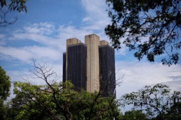 Boletim Focus: inflação e PIB de 2026 caem; Selic fica em 13,75%