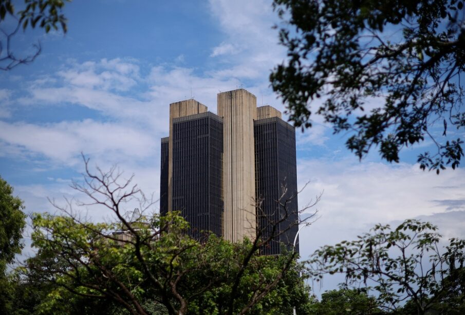 Boletim Focus: inflação e PIB de 2026 caem; Selic fica em 13,75%