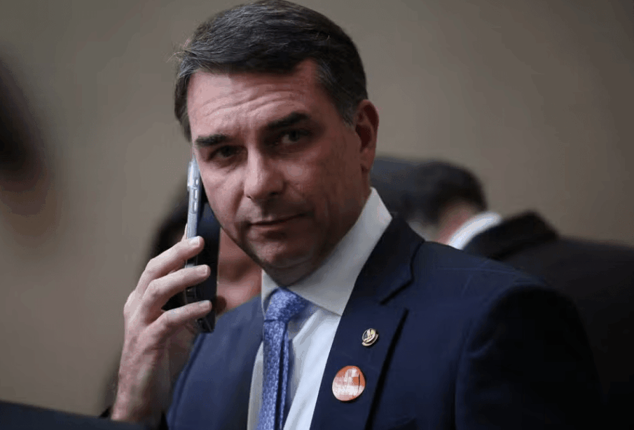 Grupo dos EUA ligado a Flávio Bolsonaro explora terras raras Bahia
