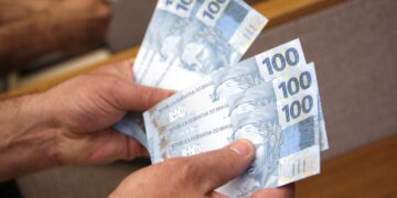 Endividamento famílias acende alerta no Banco Central