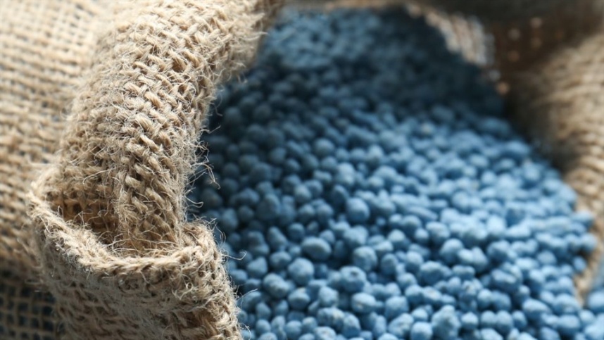 Fertilizantes recuam e acendem alerta para safra 2026