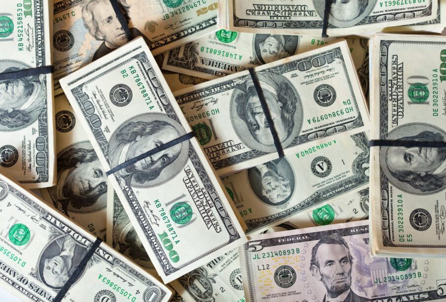 Dólar alta: moeda bate R$ 5,18 e Ibovespa cai