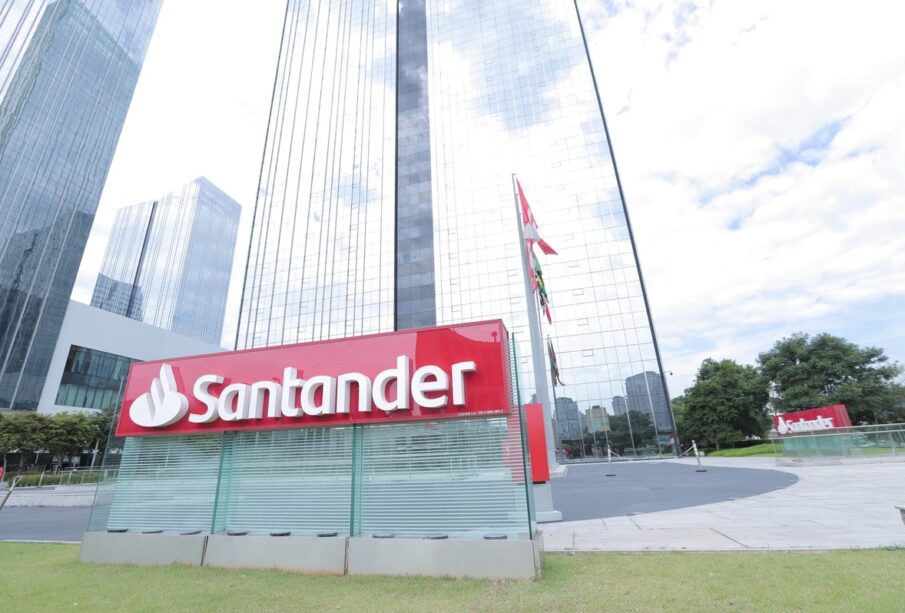Santander avança com OPA voluntária e pede registro à CVM