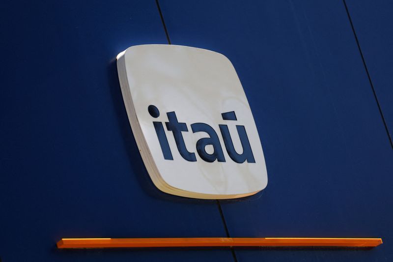 Itaú locação escritórios: banco aluga torres em SP
