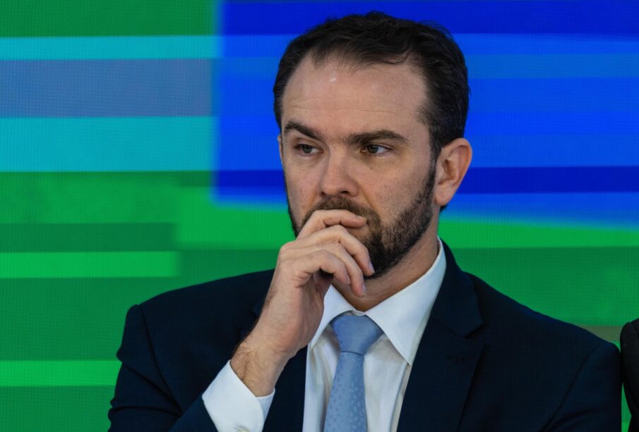 Fazenda estuda programa redução endividamento famílias