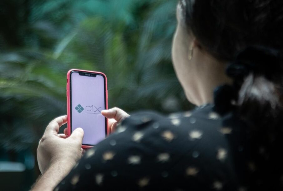 Pix por aproximação perde teto de R$ 500 a partir de hoje