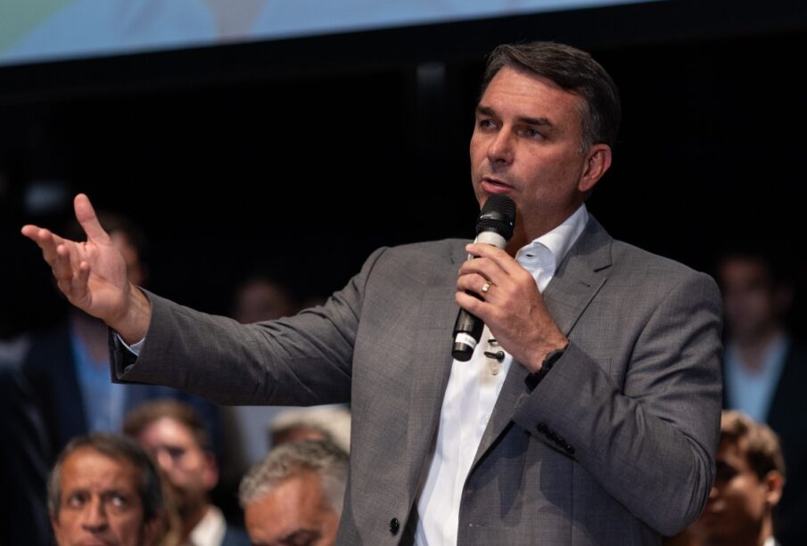 Flávio quer tirar split payment da reforma tributária