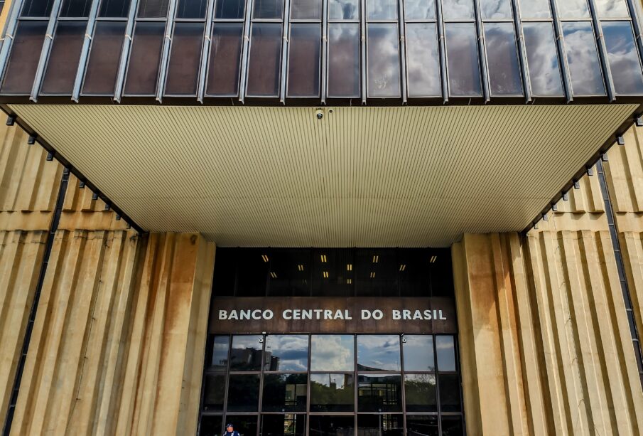 Regra fiscal dívida pública pode afrouxar corte de gastos