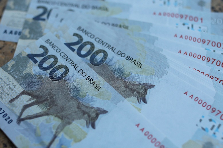 Juros futuros Lula disparam até 182 pontos-base
