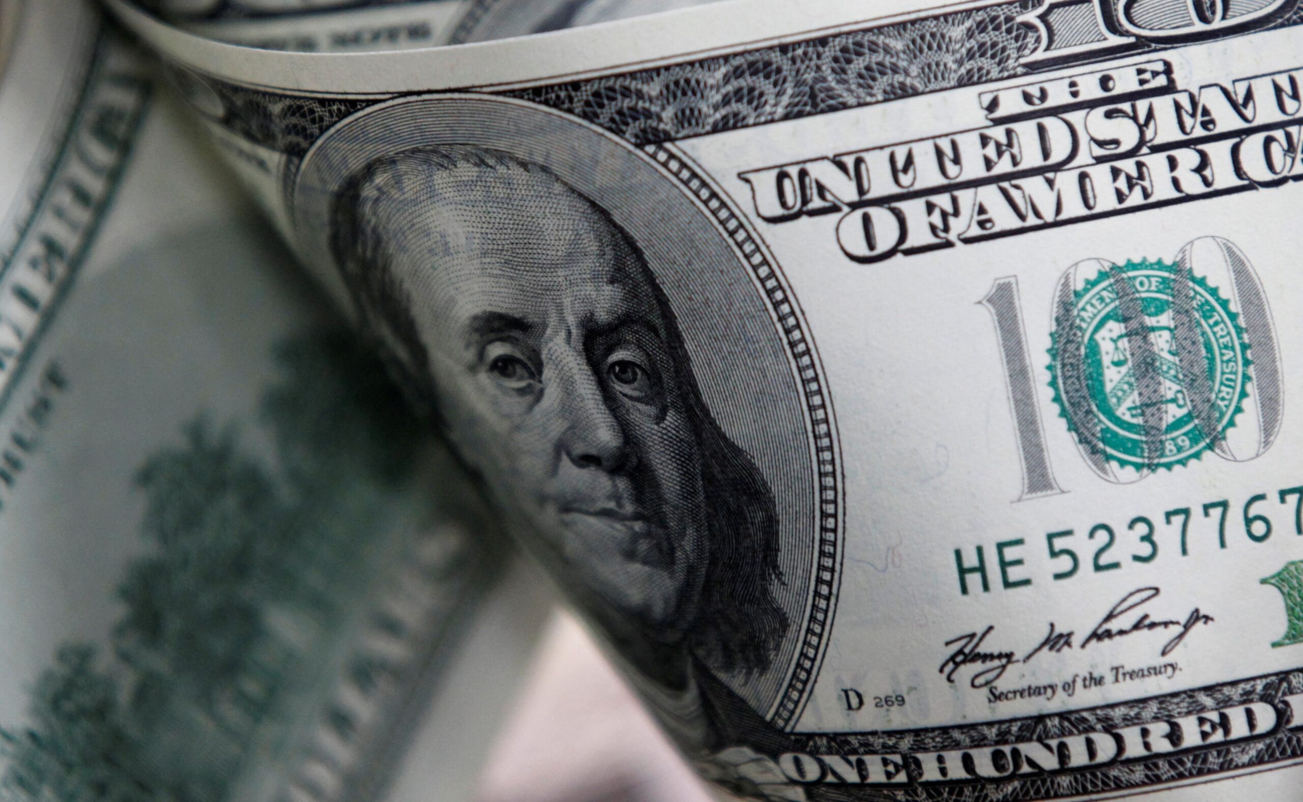 Dólar recua a R$ 5,01 e Ibovespa sobe 1,57%