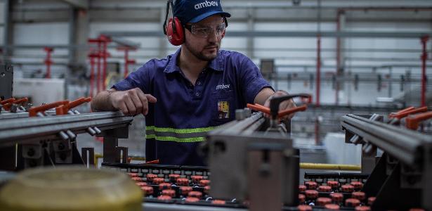 Ambev balanço 3T24: ação cai 3,29% com venda fraca