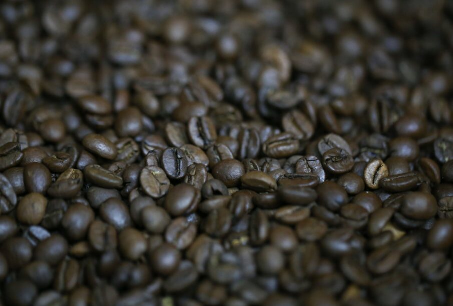 Café arábica NY dispara 2% com clima no Brasil em foco