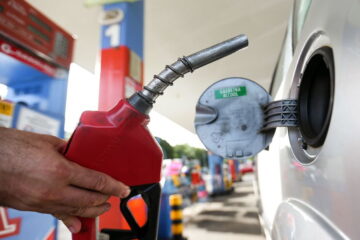 Governo zera imposto gasolina e renova subsídio etanol