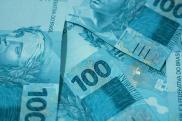 Juros futuros sobem com cenário eleitoral no radar